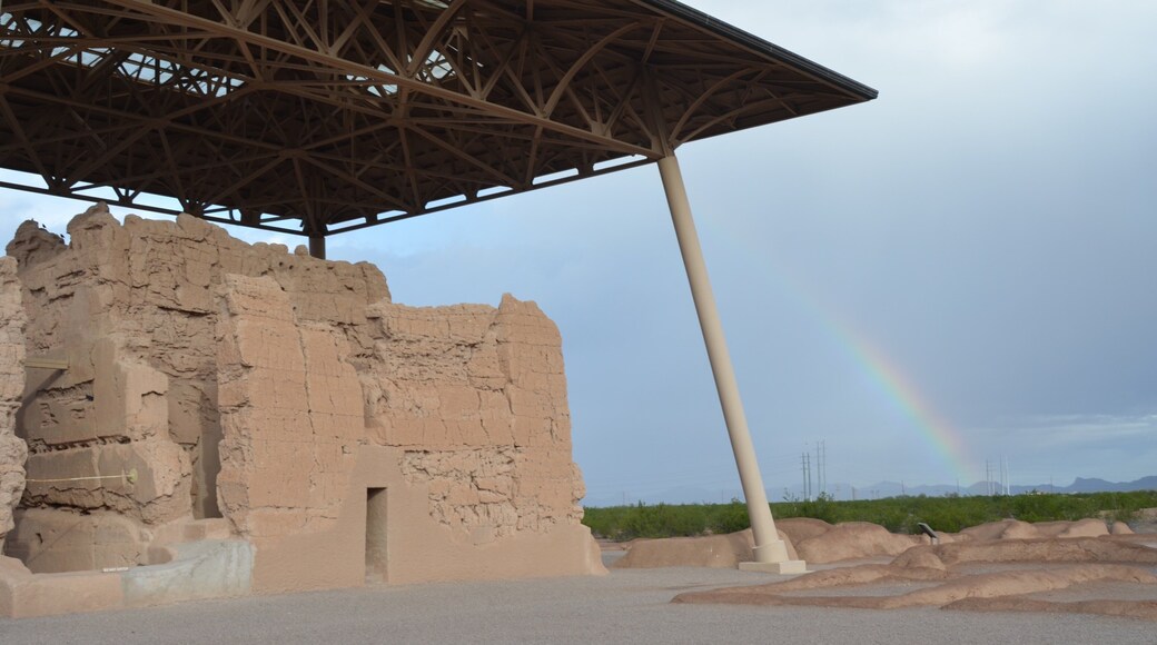 Casa Grande Ruins National Monument showing a monument and building ruins