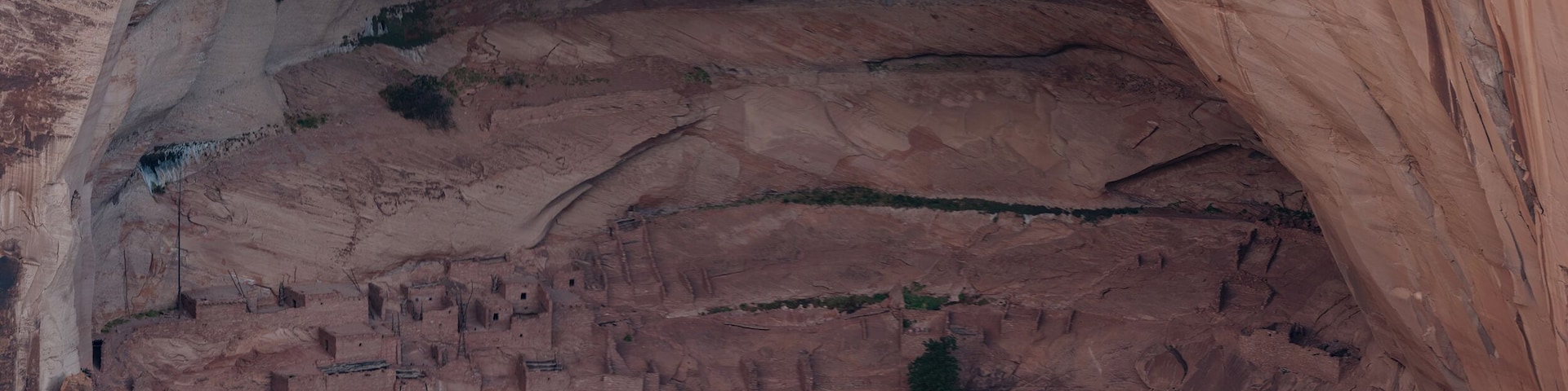 So I drove through the night, to get here before sunrise. Unfortunately the trail is closed until the visitor center is open, which was after sunrise. I was able to race down the trail and see why some 120-200 Navajo called this home at one point. It is perfectly placed to get shade through morning and a spring is nearby.