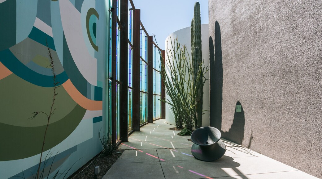 Scottsdale Museum of Contemporary Art showing outdoor art