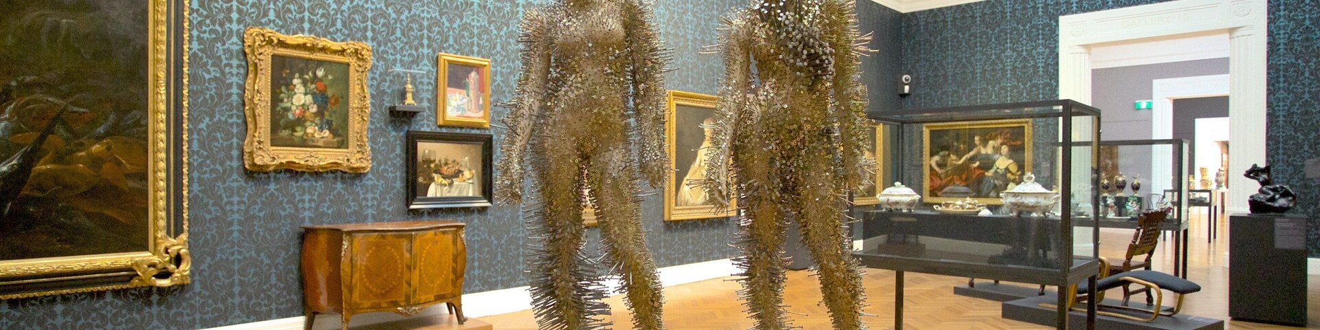 Art Gallery of South Australia mostrando arte y vistas de interior