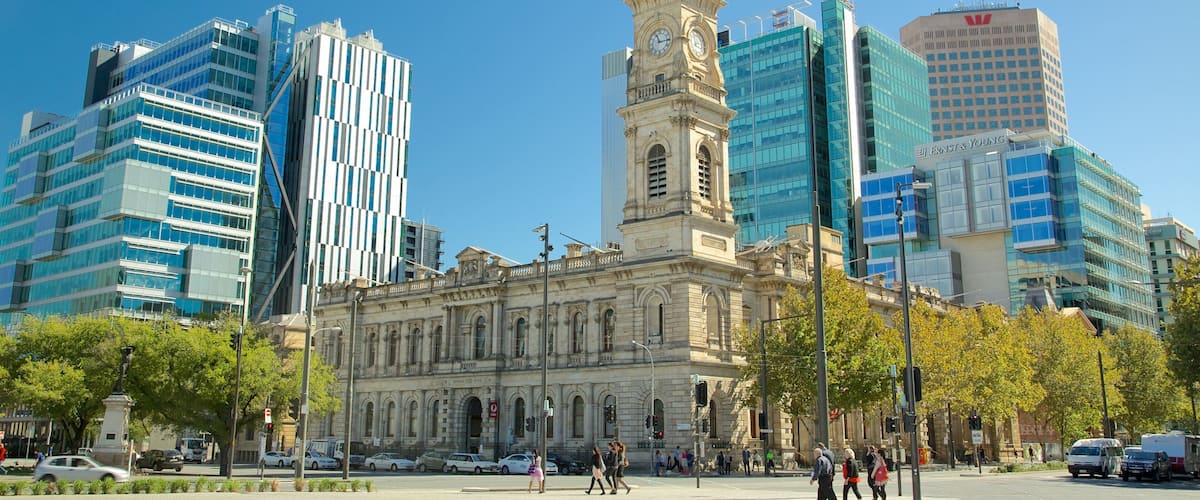 Victoria Square som inkluderar historisk arkitektur och en stad