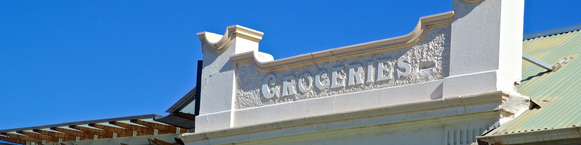 Henley Beach which includes signage
