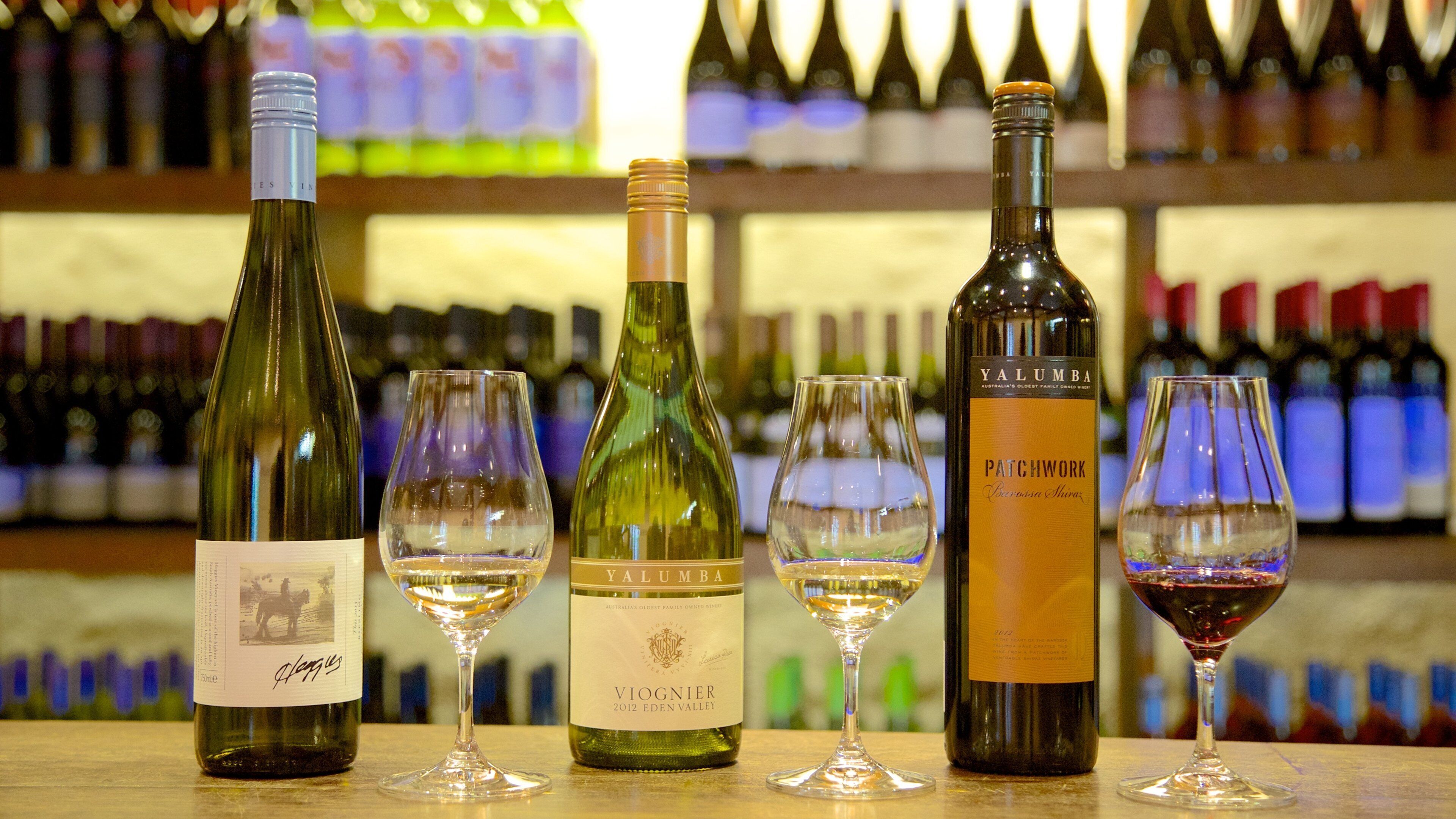 Yalumba ofreciendo un bar y refrescos o bebidas