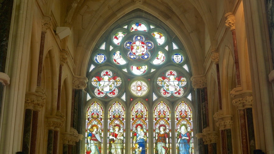 Abbaye de Kylemore mettant en vedette scÚnes intérieures, chùteau ou palais et architecture patrimoniale