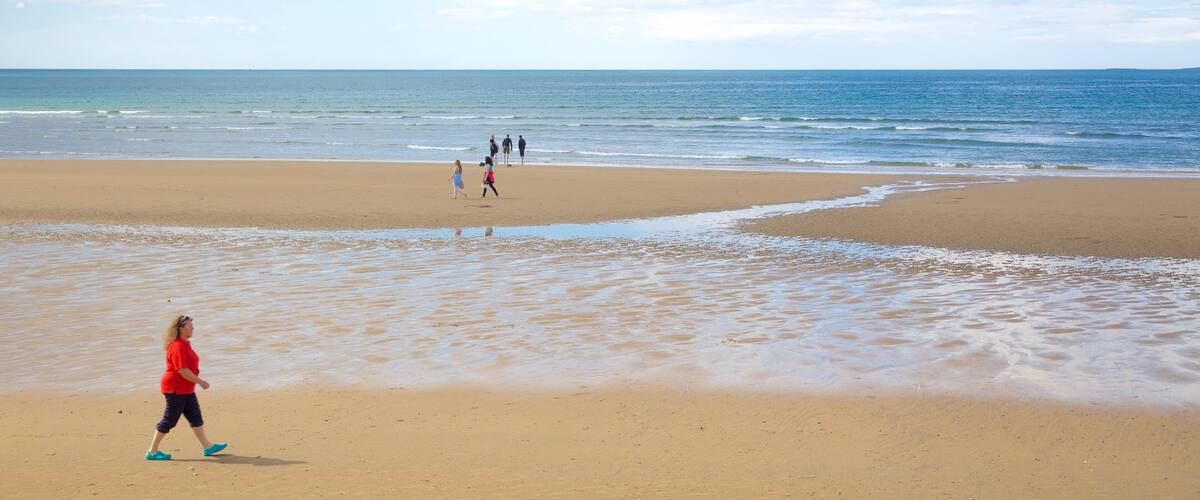 Playa de Strandhill ofreciendo una playa y vistas generales de la costa y también una mujer