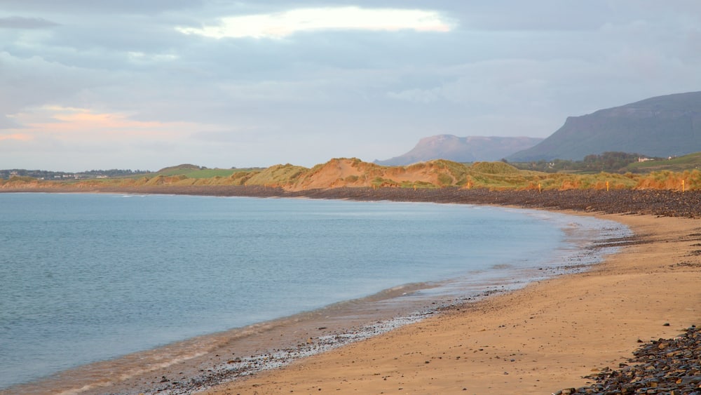 Streedagh Strand qui includes vues littorales et plage de sable