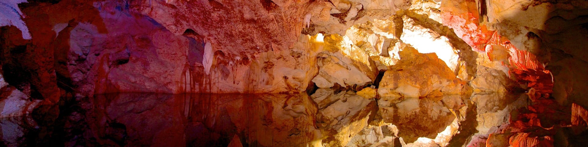 Green Grotto Caves showing caves and interior views