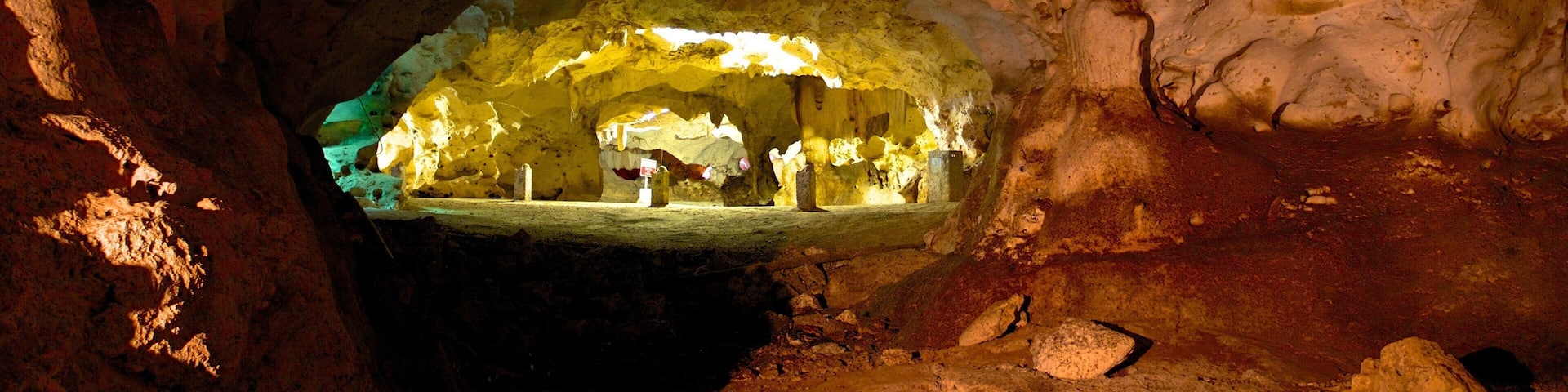 Green Grotto Caves mit einem Innenansichten und Höhlen