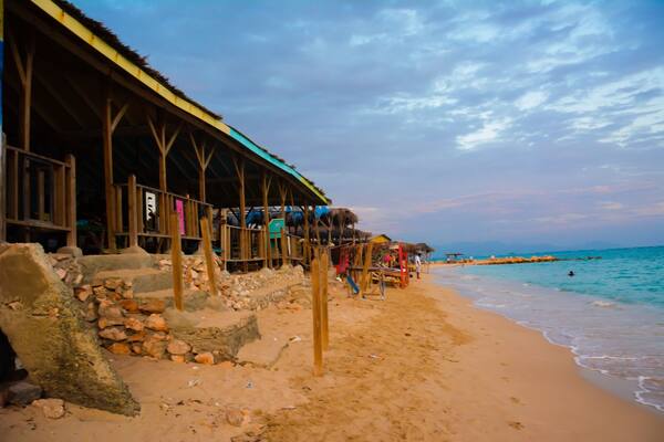 The place to go to for freshly caught and cooked seafood...I enjoyed the largest and tastiest lobster I've ever consumed at Prendy's on Hellshire Beach. It's crowded on the weekends but weekday afternoons are ideal for getting the best catch of the day.