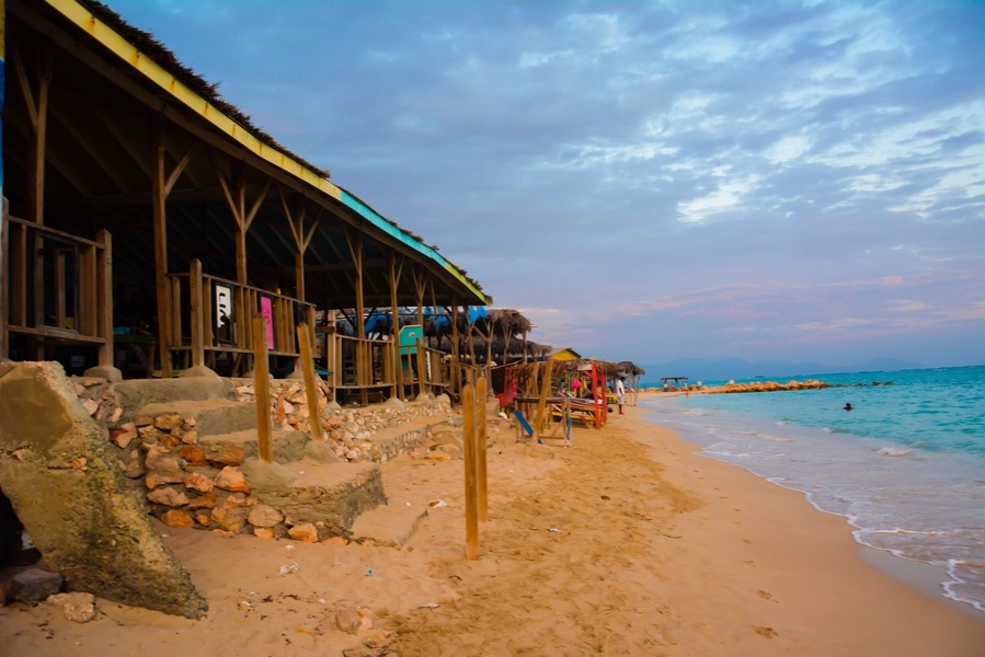 The place to go to for freshly caught and cooked seafood...I enjoyed the largest and tastiest lobster I've ever consumed at Prendy's on Hellshire Beach. It's crowded on the weekends but weekday afternoons are ideal for getting the best catch of the day.