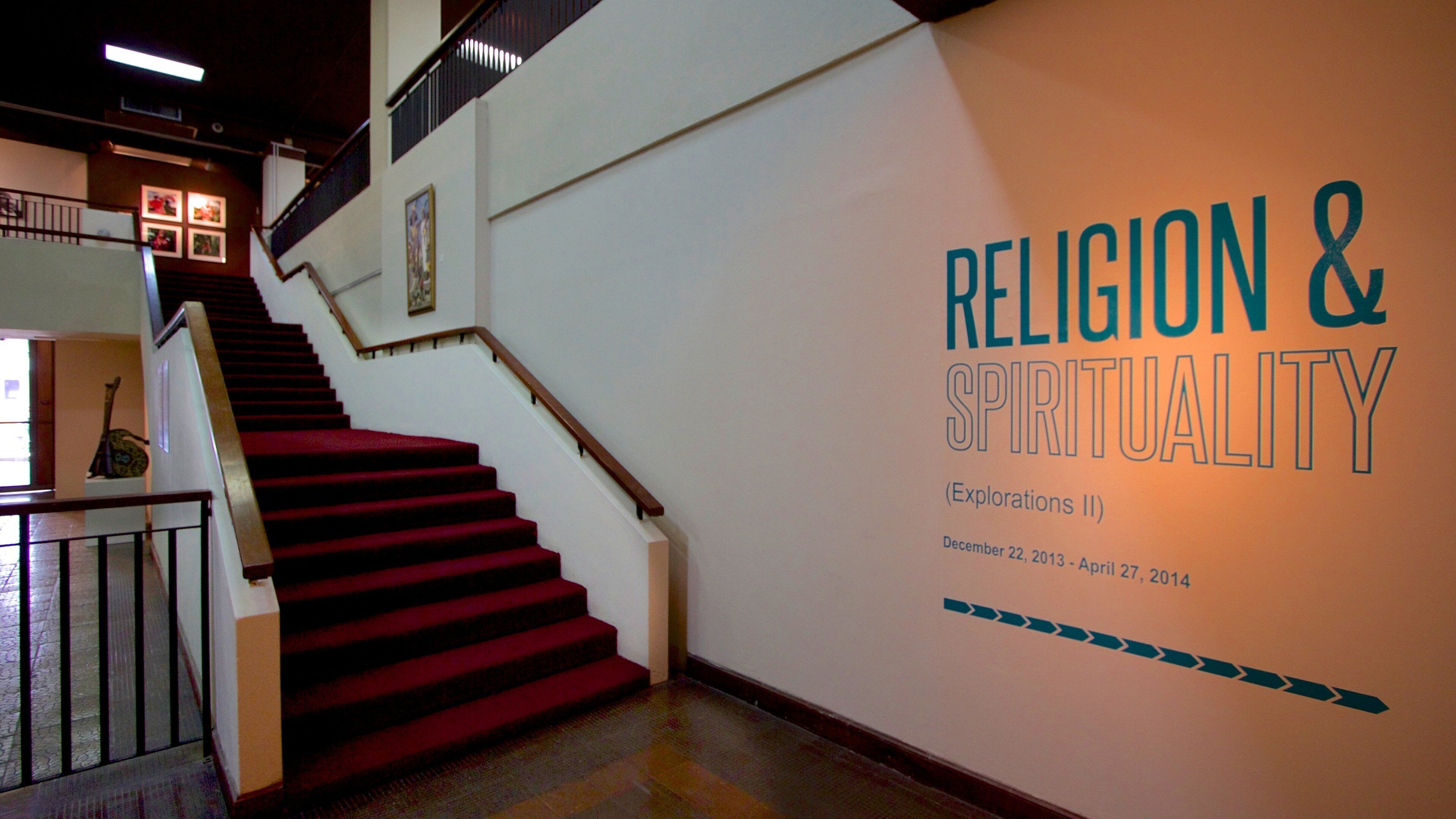 National Gallery of Jamaica presenterar interiörer och skyltar