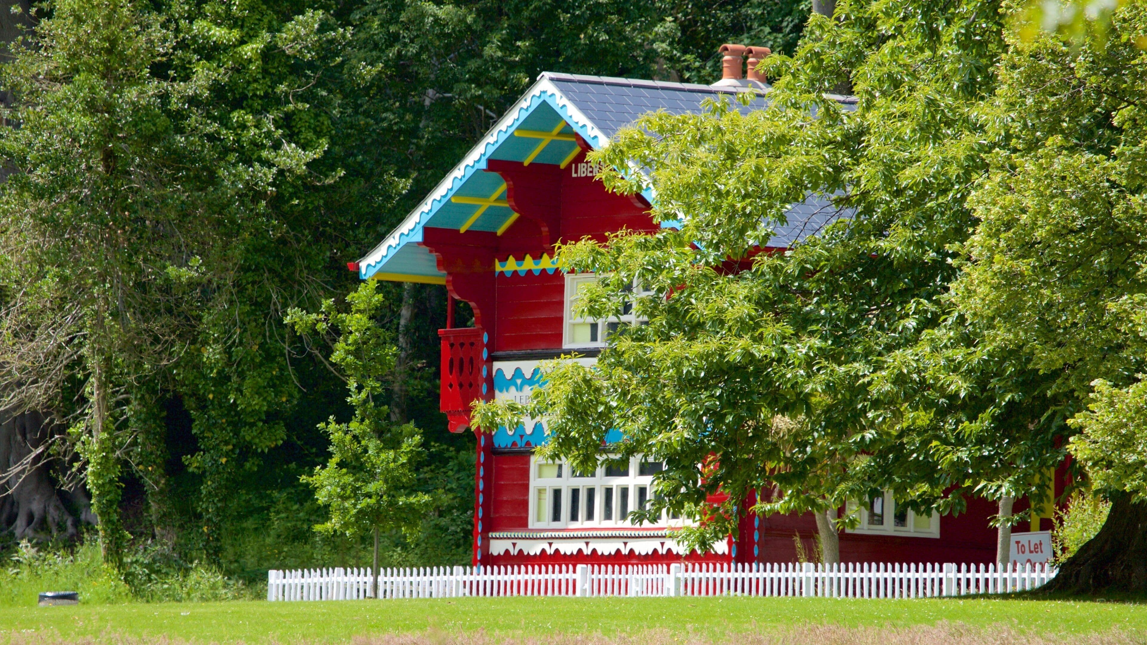 Singleton Park featuring a garden and a house