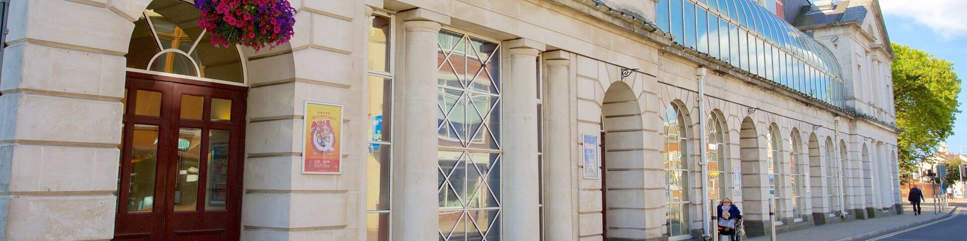 Grand Theatre which includes street scenes