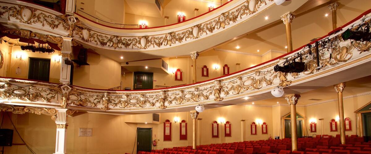 Grand Theatre ซึ่งรวมถึง การตกแต่งภายใน และ วงการละครเวที