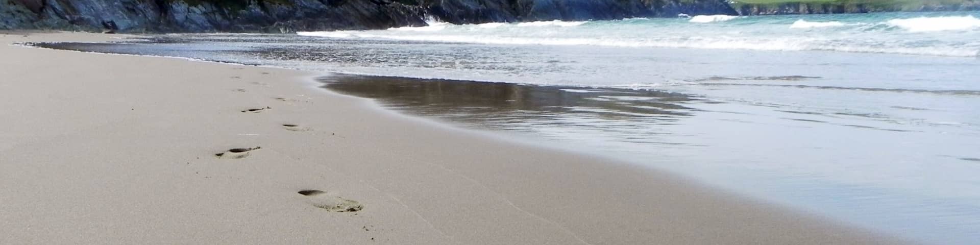 Footsteps
An early morning stroll and the first ones on the beach. A beautiful place to enjoy some time with a bucket and spade!
Alternatively, why not try one of the dolphin & seal watching boat trips that leave from close by.
#Lifeatexpedia #Beach