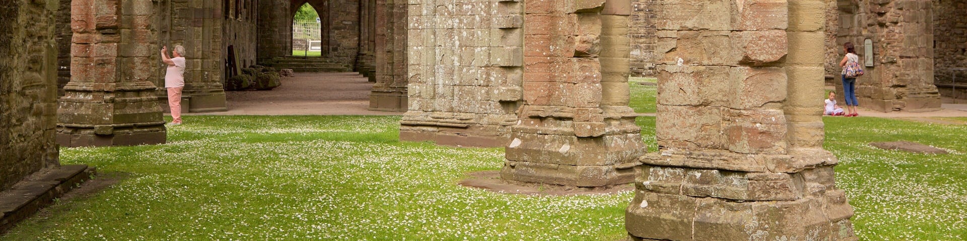 Tintern Abbey showing a ruin, heritage architecture and heritage elements