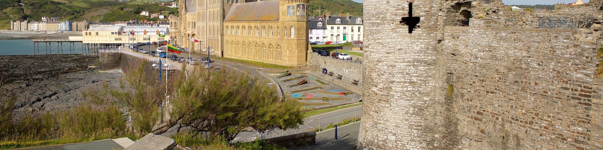 Aberystwyth Castle showing heritage elements, a castle and building ruins
