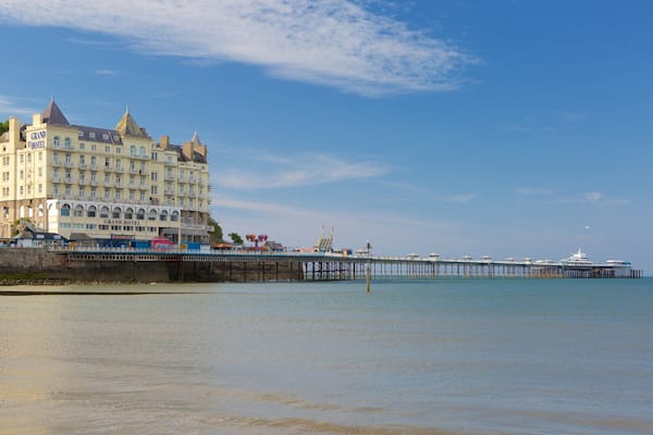 Llandudno montrant vues littorales