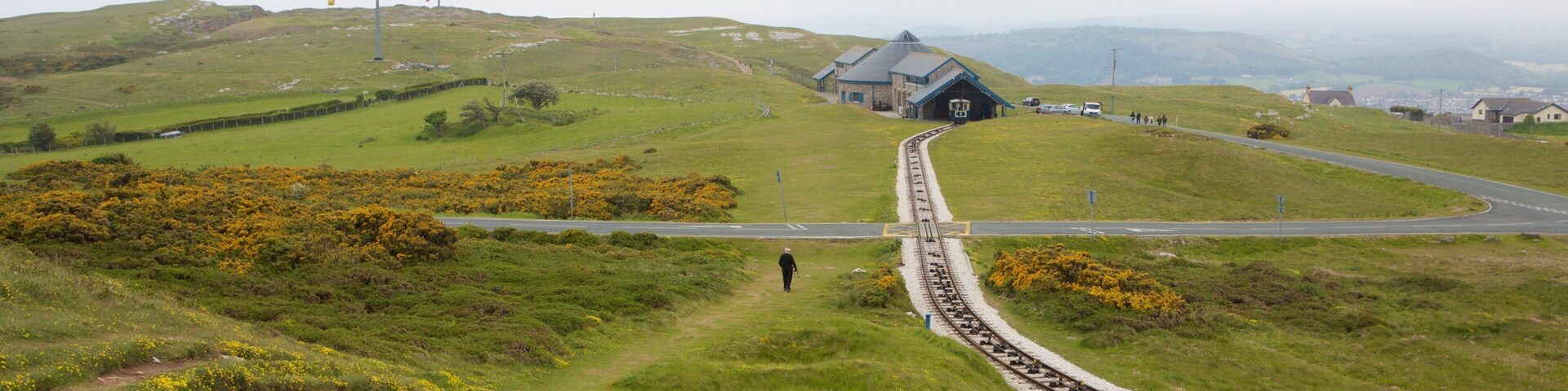 Great Orme mostrando fazenda e itens de ferrovia