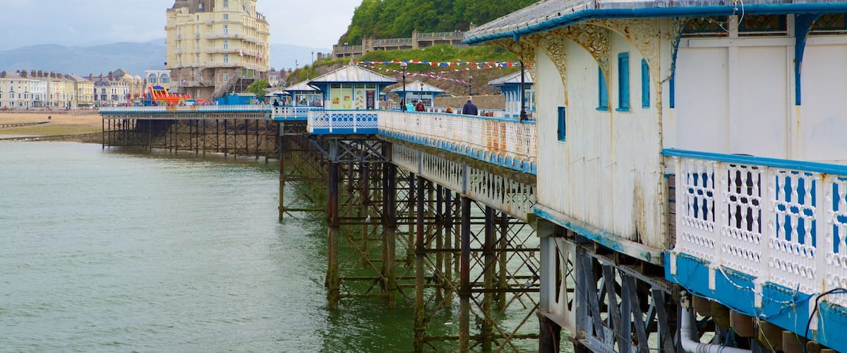 Llandudno Pier som inkluderer kyst