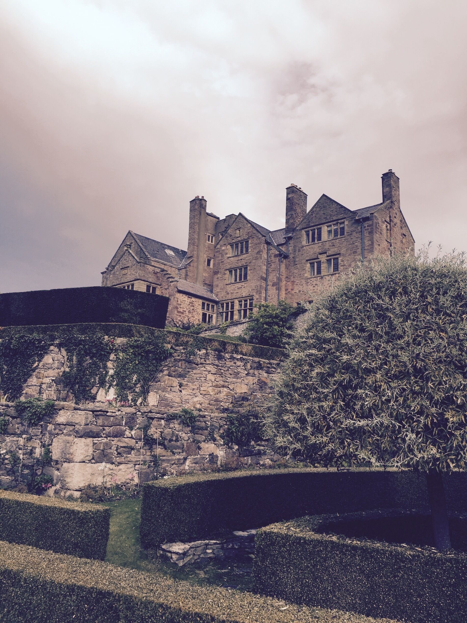 The girls recommend the spa. 