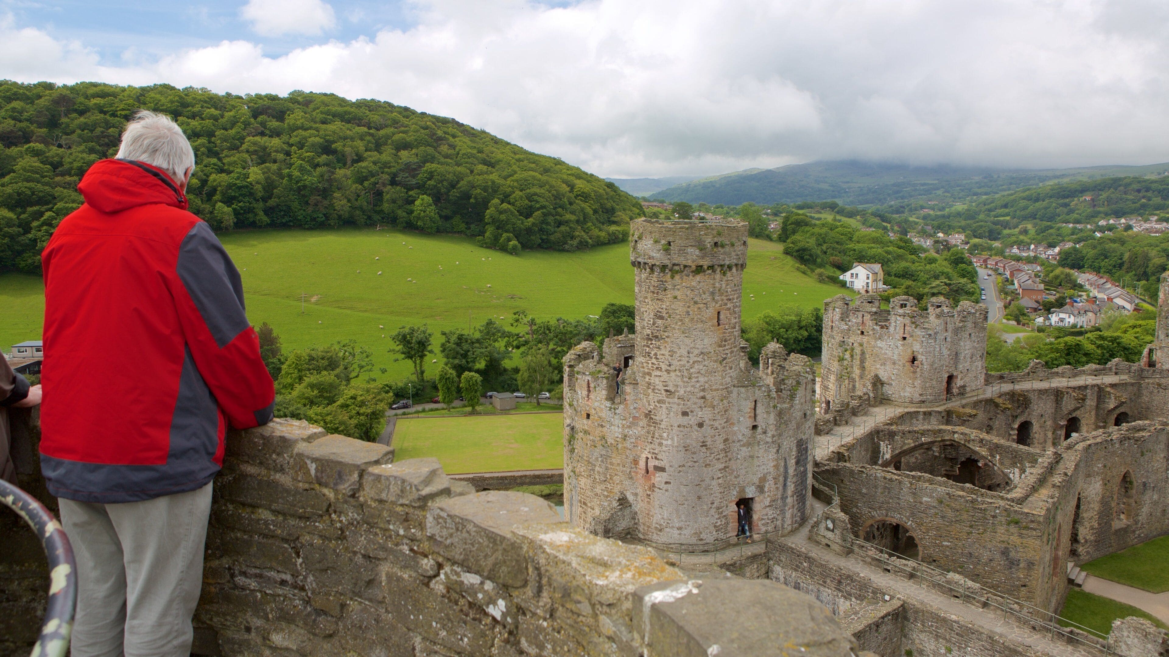 Conwy Castle som inkluderer kulturarv, slott og utsikt