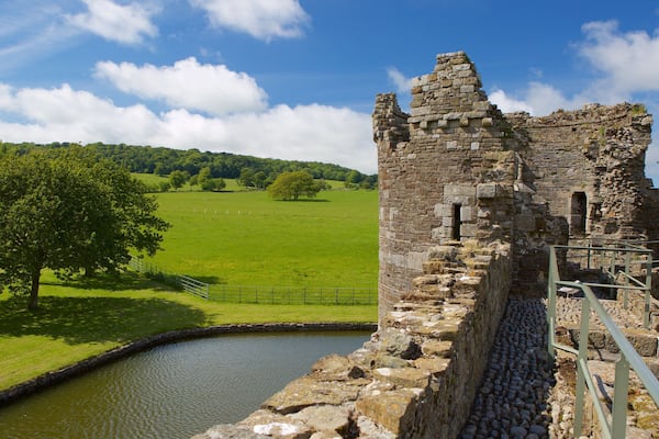 ChĂąteau de Beaumaris qui includes patrimoine historique, ruine et patrimoine architectural