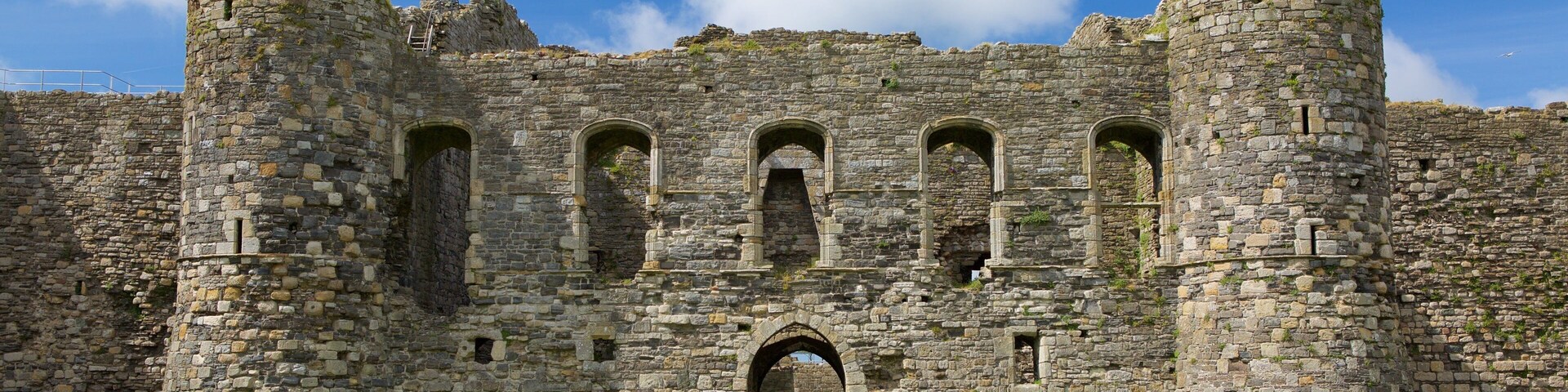 Beaumaris Castle showing a castle, heritage elements and a ruin
