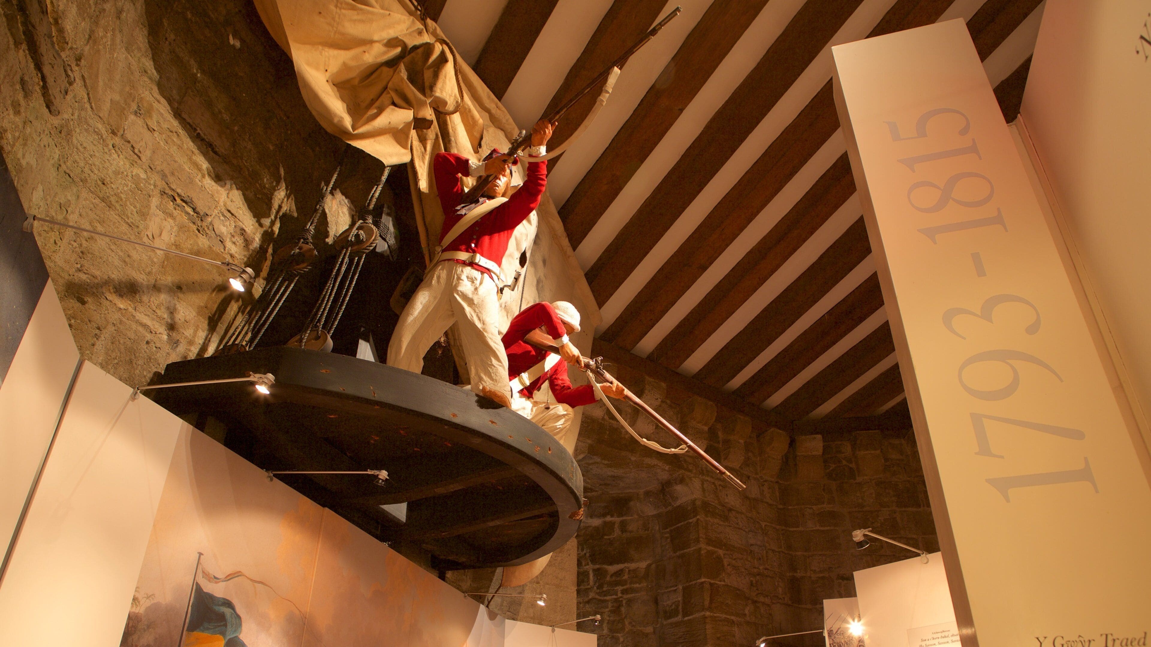 Caernarfon Castle fasiliteter samt innendørs