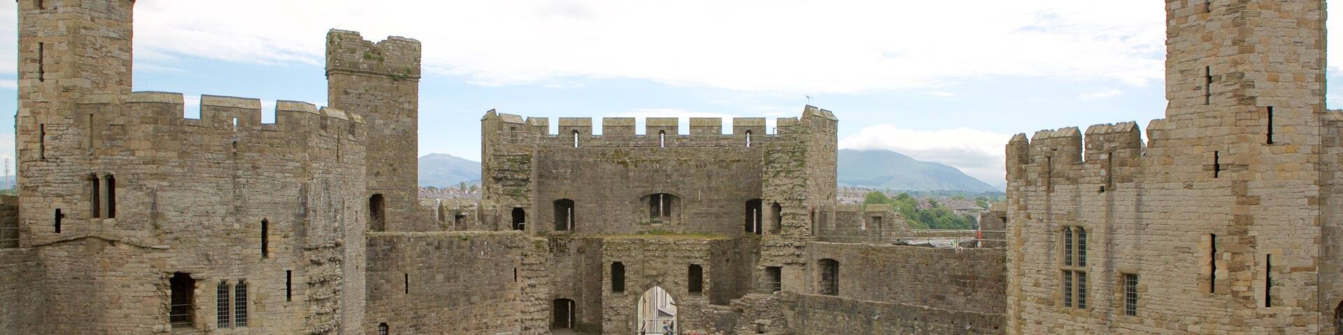 Caernarfon Castle featuring heritage elements and chateau or palace