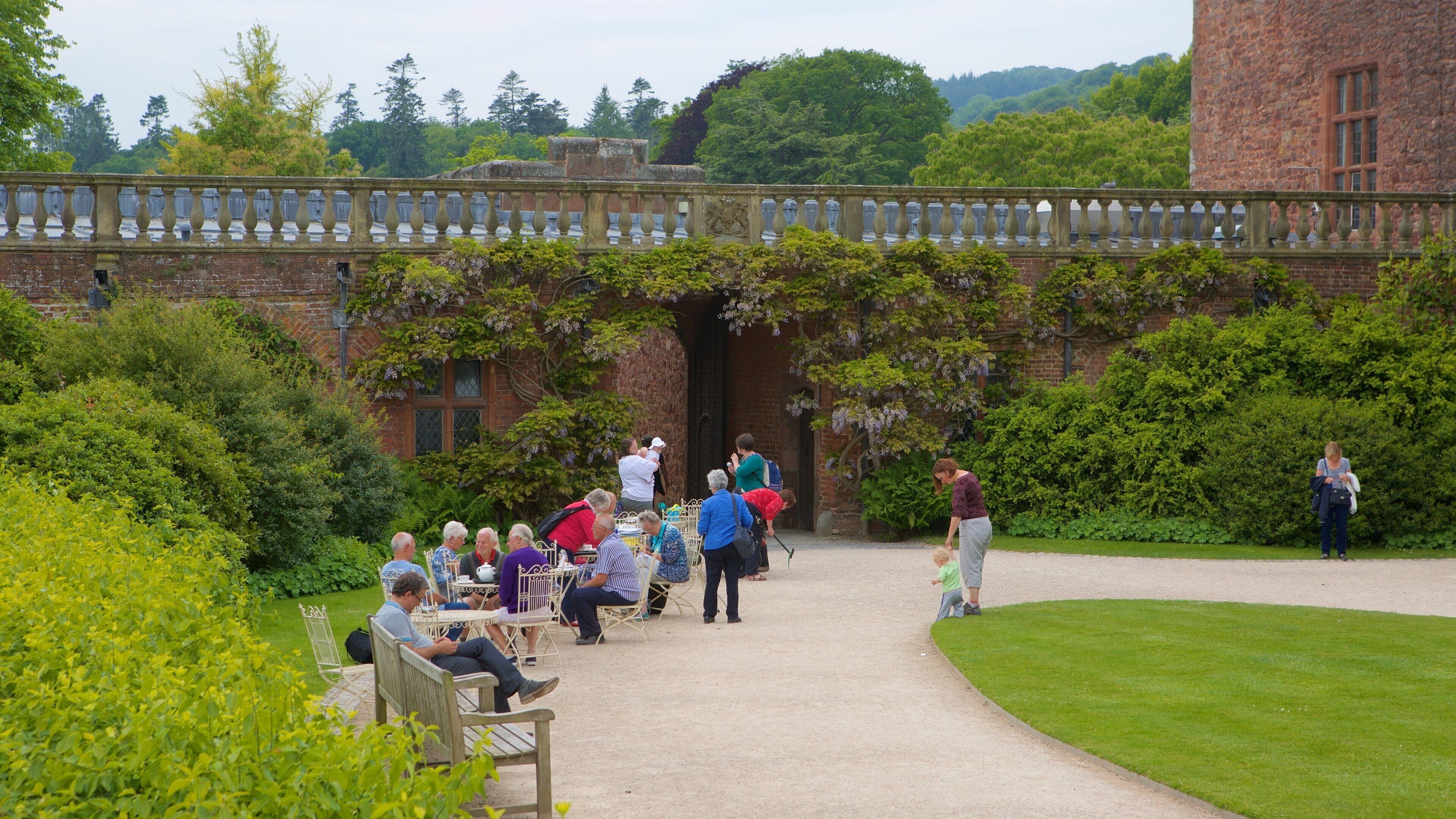 Powis Castle ofreciendo arquitectura patrimonial, elementos patrimoniales y palacio