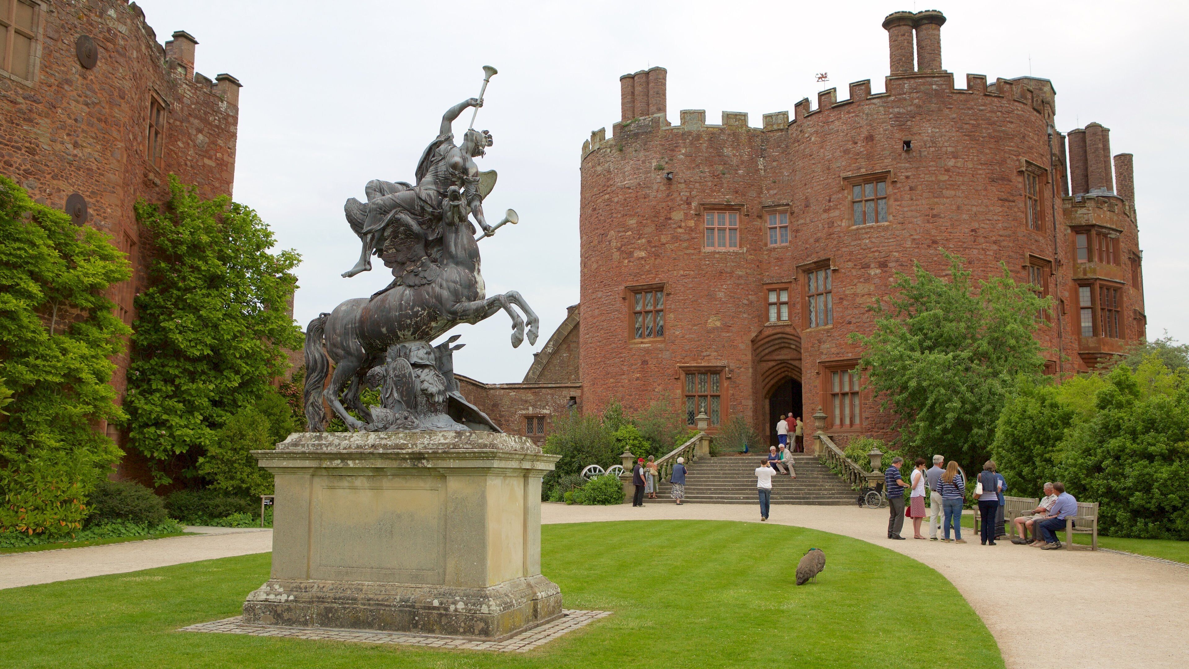 Powis Castle showing chateau or palace, heritage architecture and a statue or sculpture