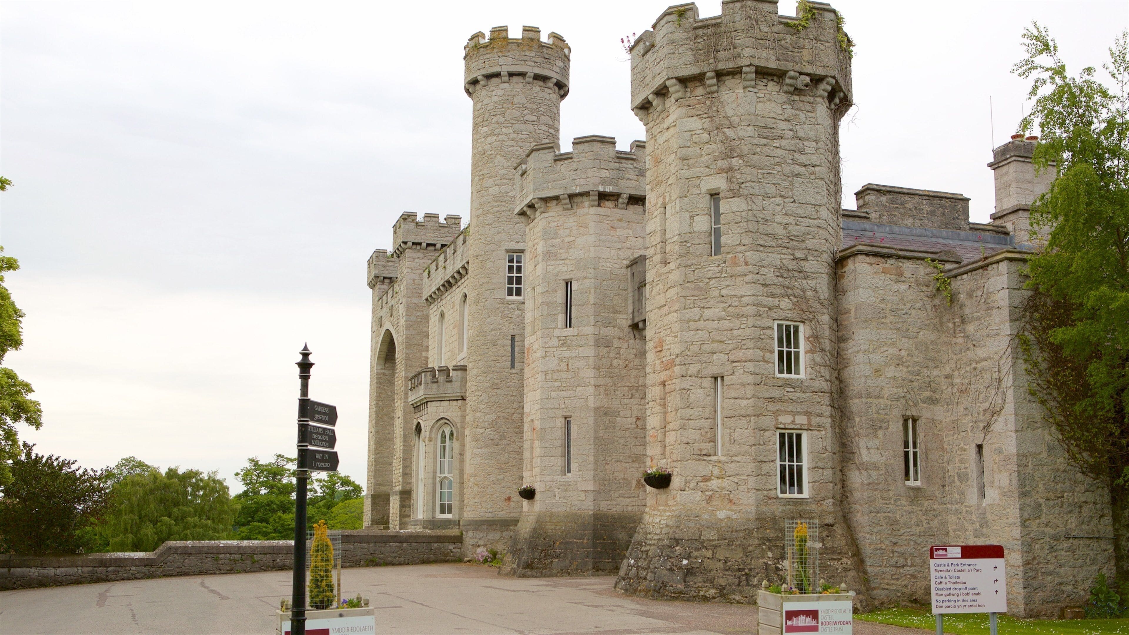 Château de Bodelwyddan montrant château et patrimoine historique