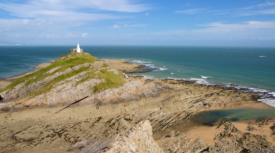 鐲灣海灘 设有 綜覽海岸風景 和 崎嶇的海岸線