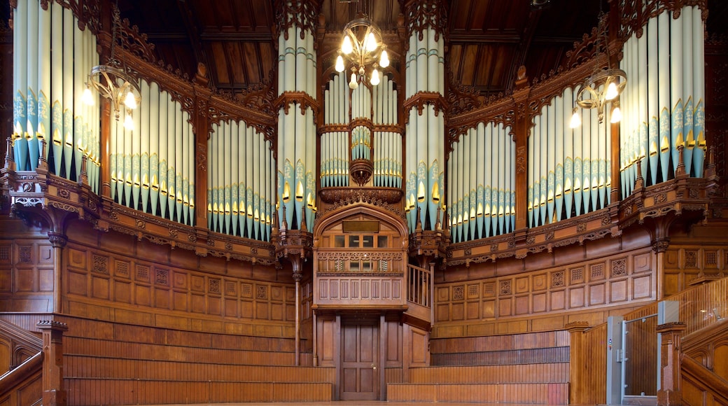 Guildhall som viser kirke eller katedral, innendørs og religion
