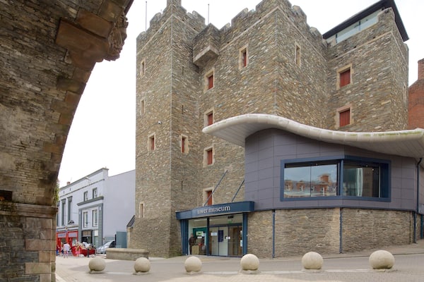 Tower Museum das einen historische Architektur, moderne Architektur und Burg