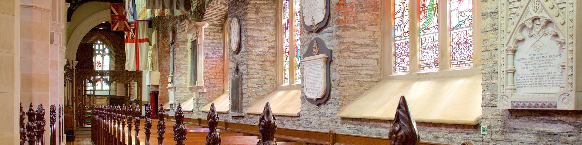 St. Columb\'s Cathedral welches beinhaltet historische Architektur, Geschichtliches und Innenansichten