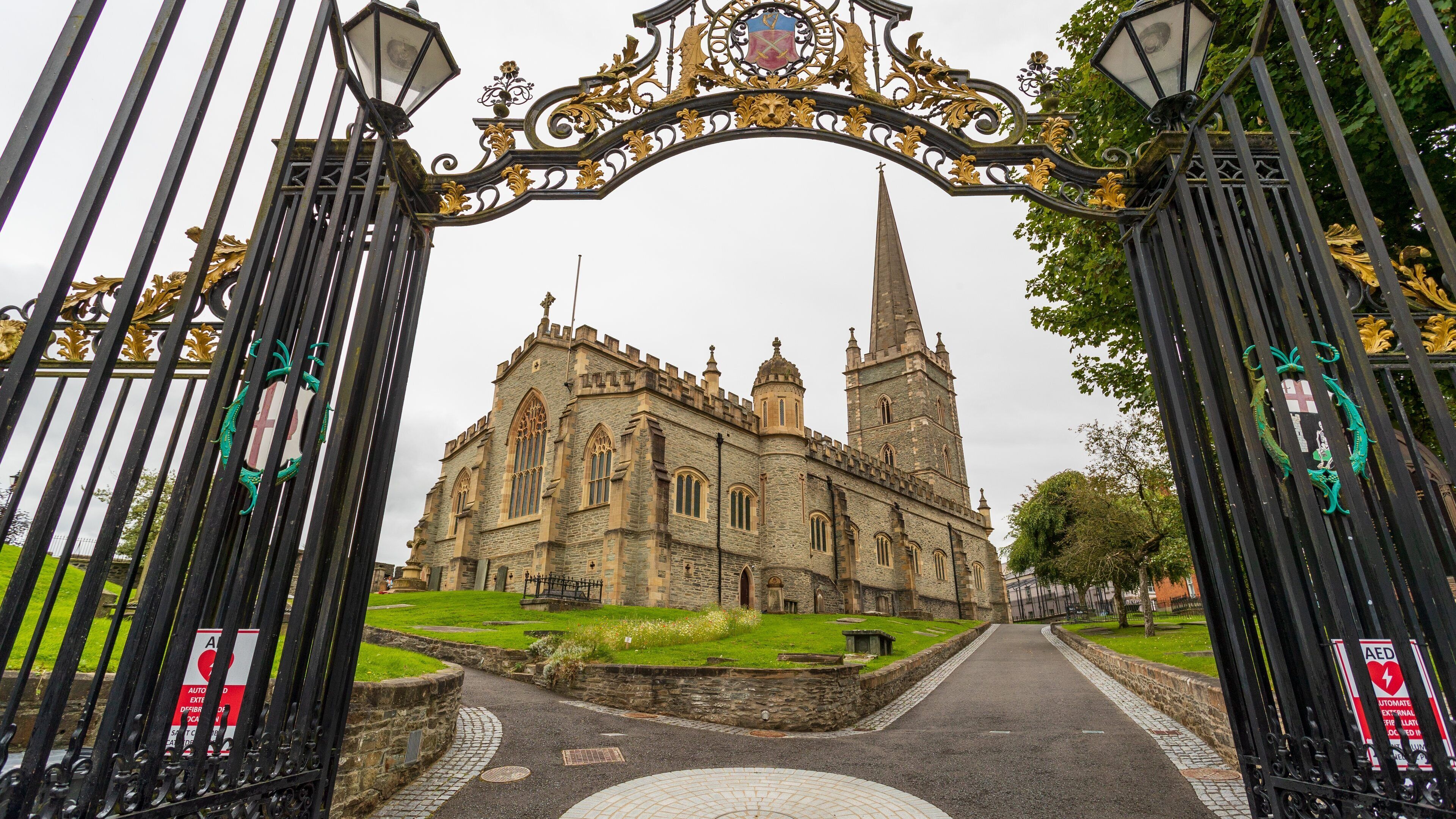 St. Columb\'s Cathedral featuring heritage architecture and a church or cathedral