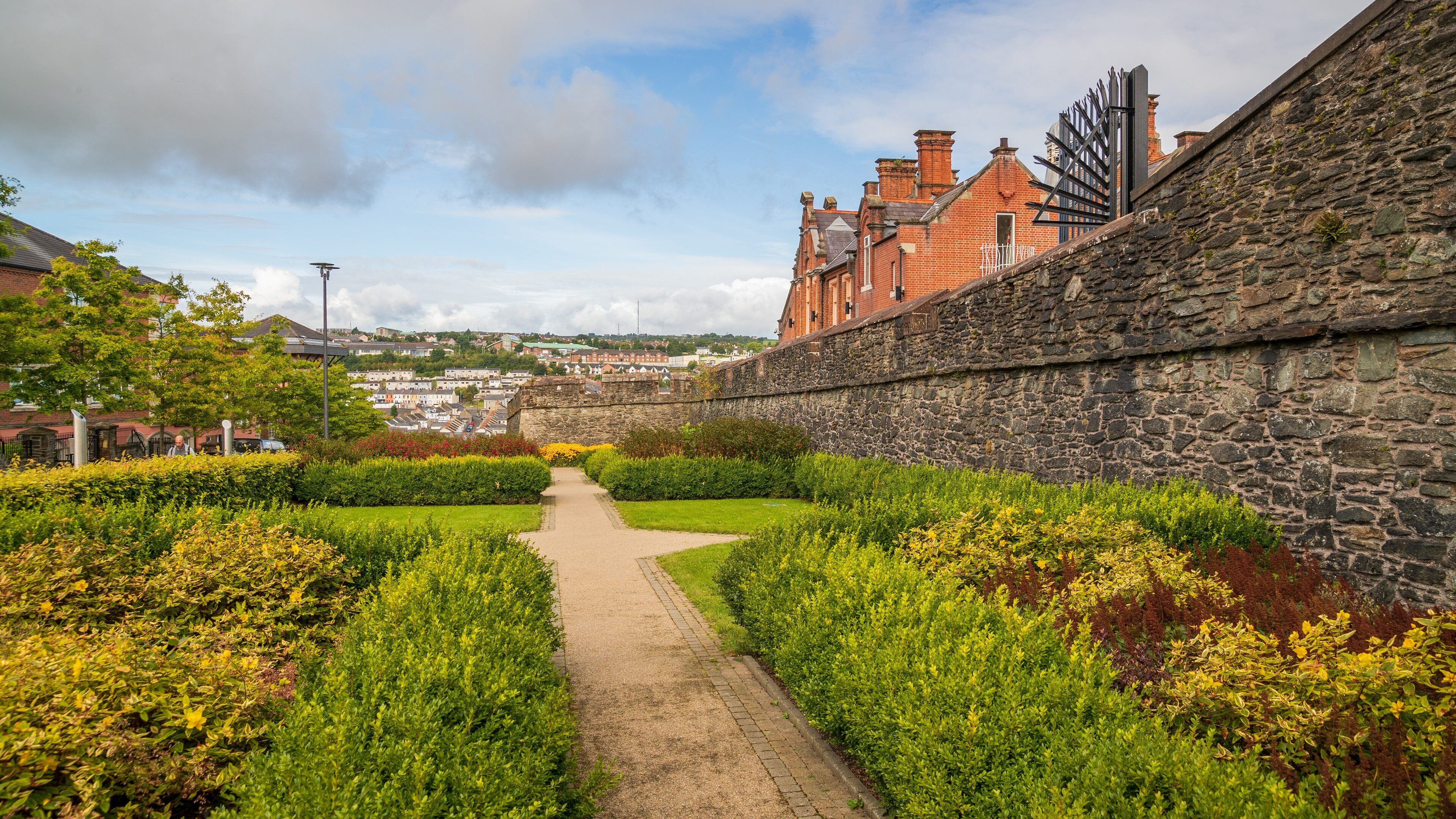 Derry City Walls showing a garden