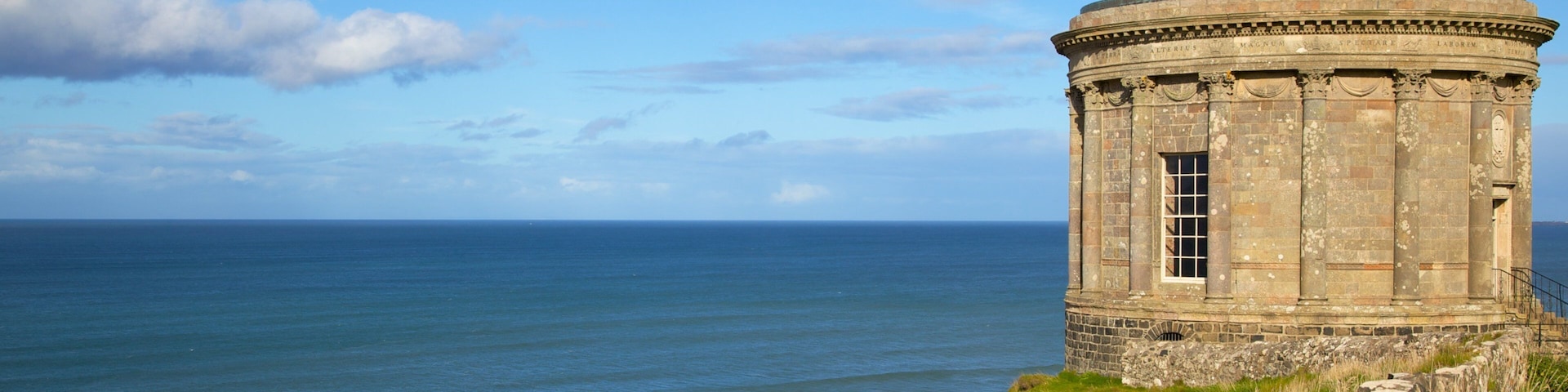 Templo Mussenden caracterizando paisagens litorâneas
