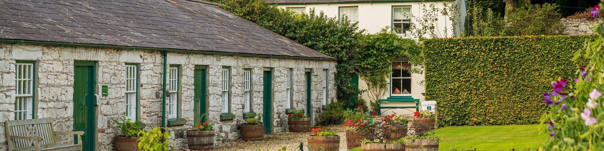 Glenarm Castle showing a park