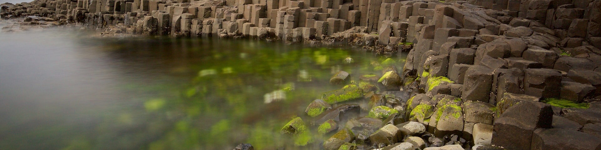 Giant\'s Causeway which includes heritage elements, general coastal views and a monument