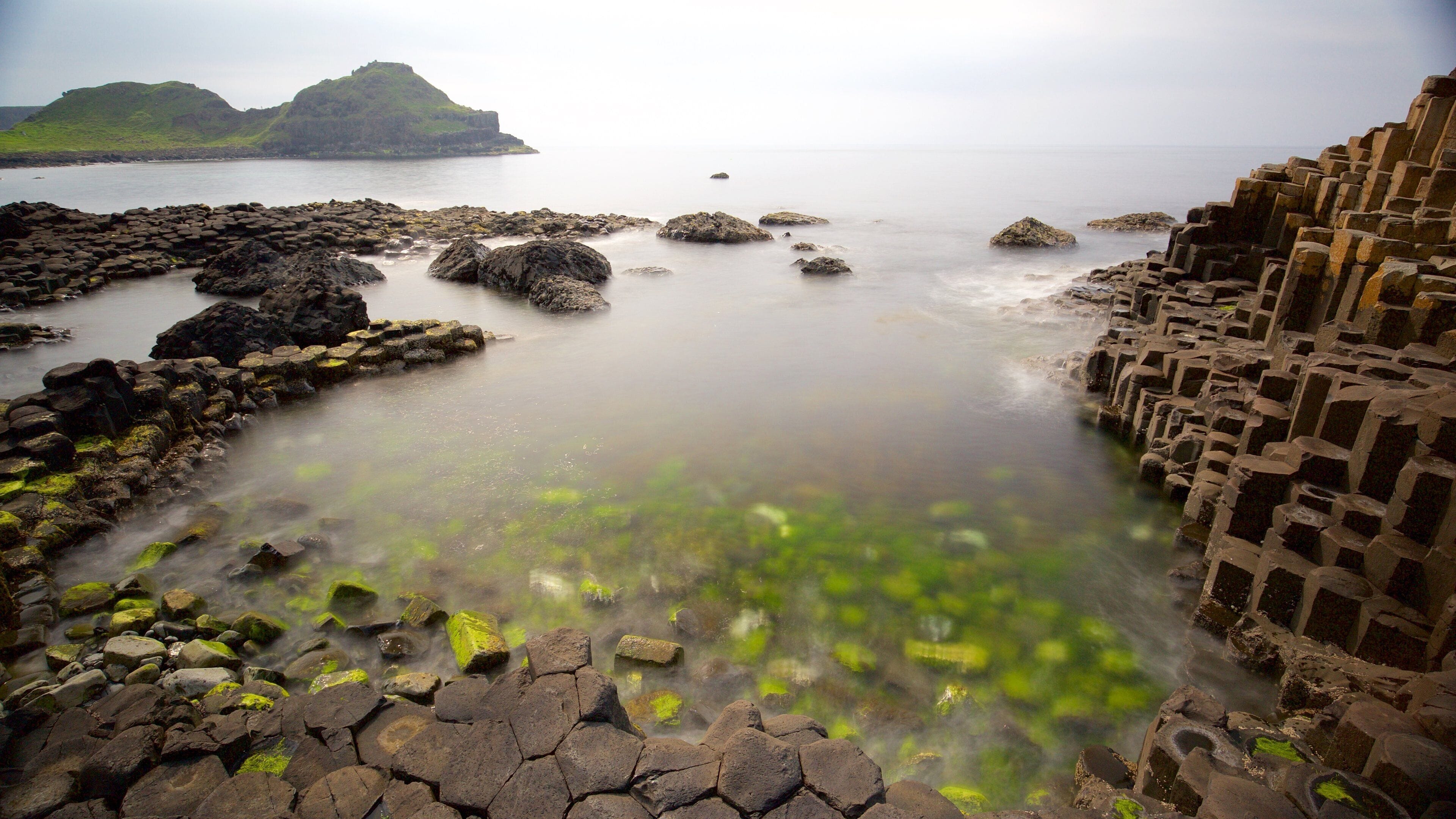 Giant\'s Causeway featuring a monument, general coastal views and rugged coastline
