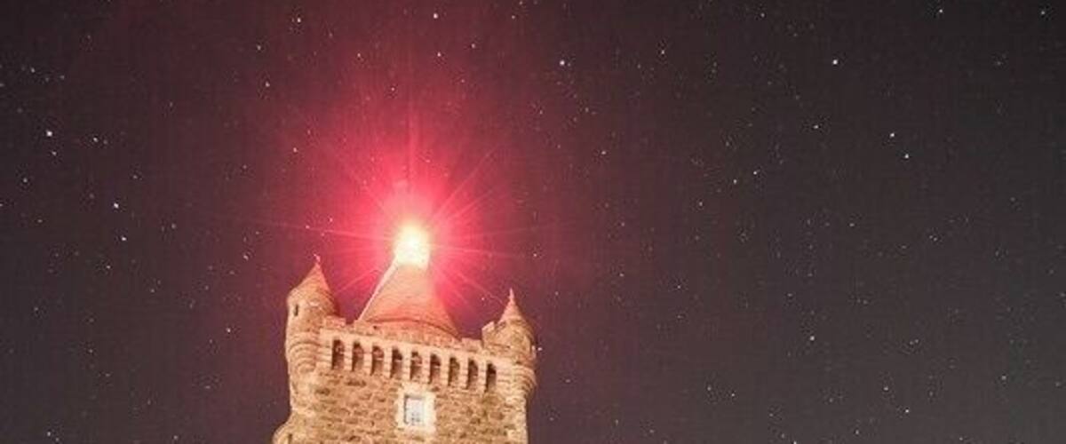 A single long exposure of Scrabo Tower, capturing the Moon and Venus as they rise together over the horizon.
@BrendanvanSon inspired me to quit my miserable day job. Whilst I'm not a Travel Photographer (yet!), My life is much more enjoyable. I would love to learn from the man himself.
#BvSCrete
#BvSIreland