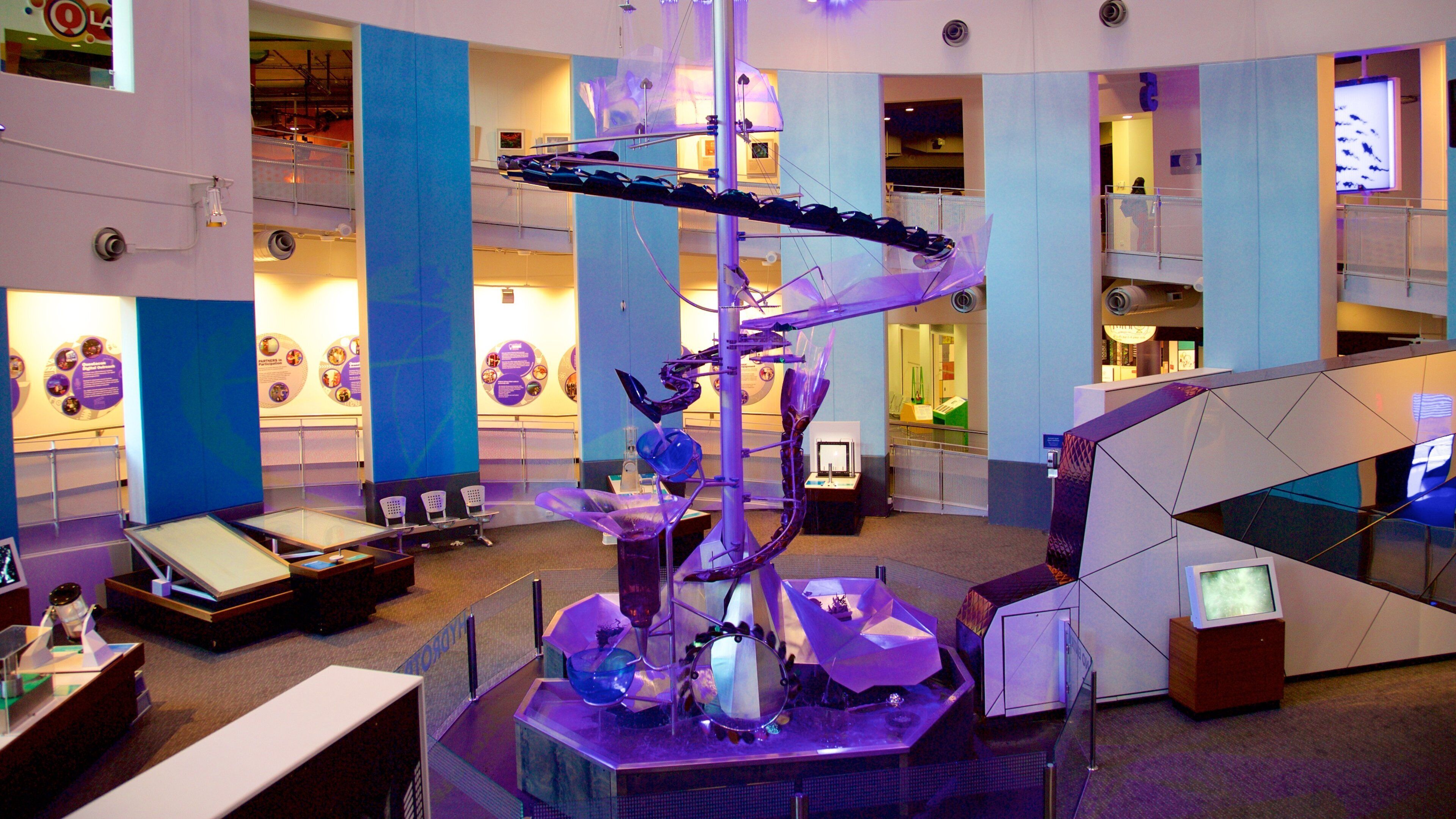 Questacon featuring interior views