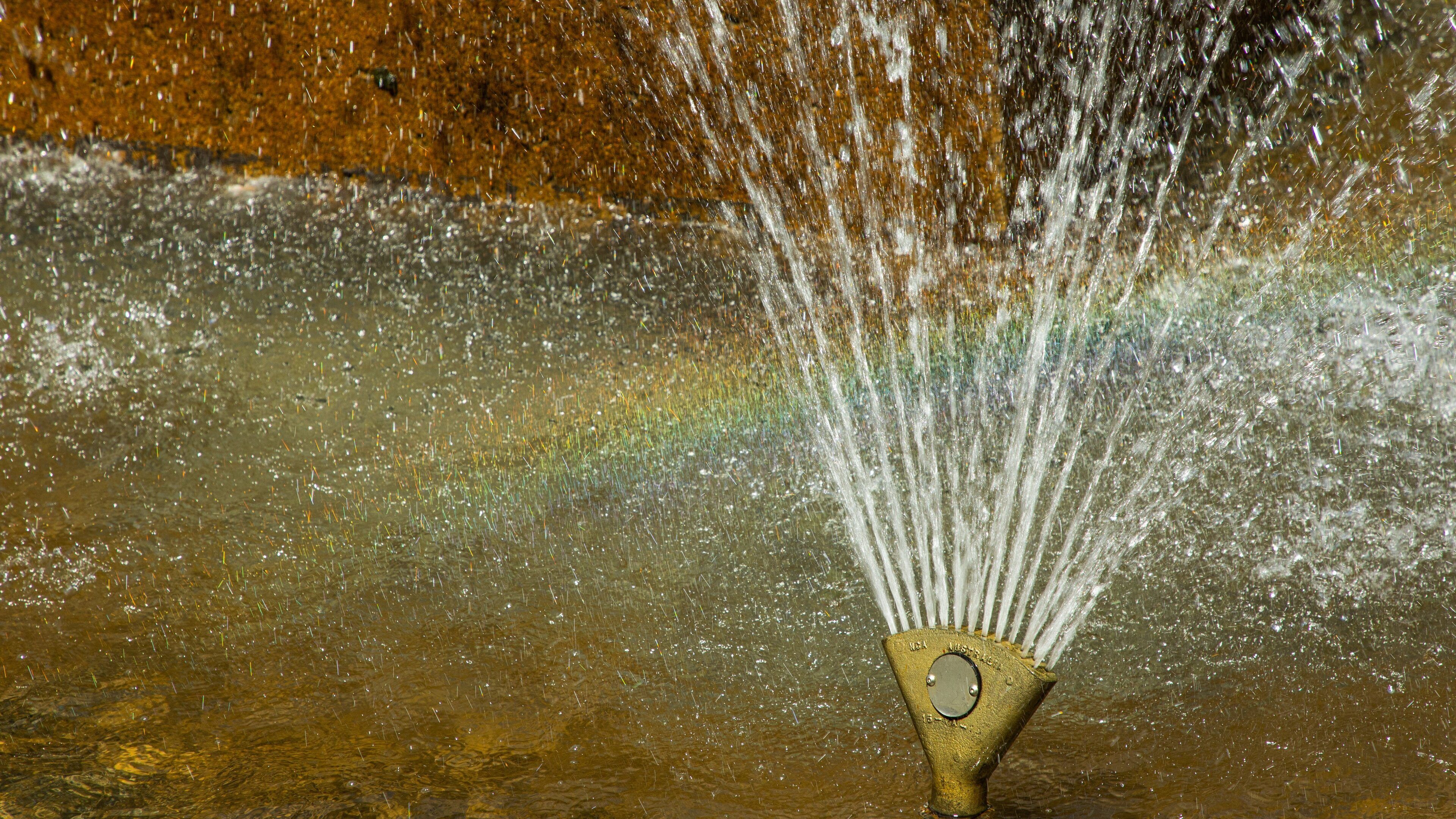 Franklin Square which includes a fountain