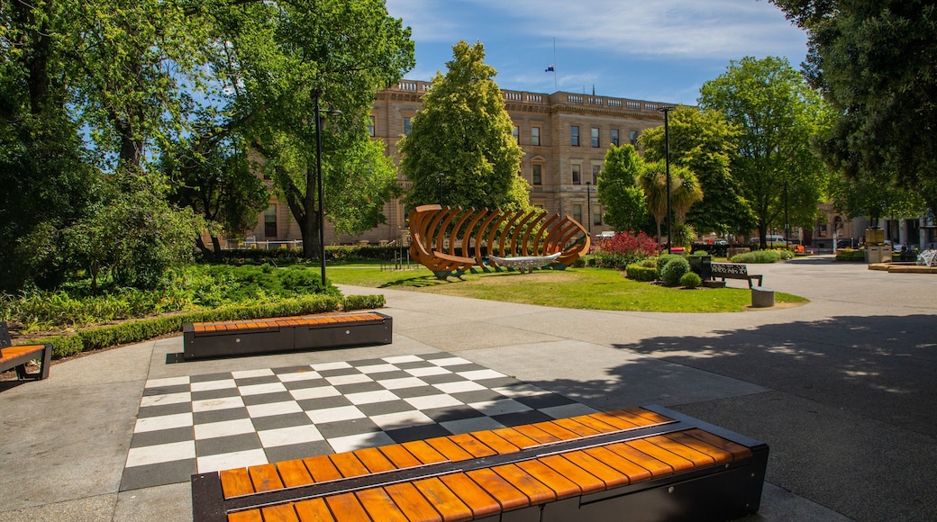 Franklin Square featuring a park and outdoor art