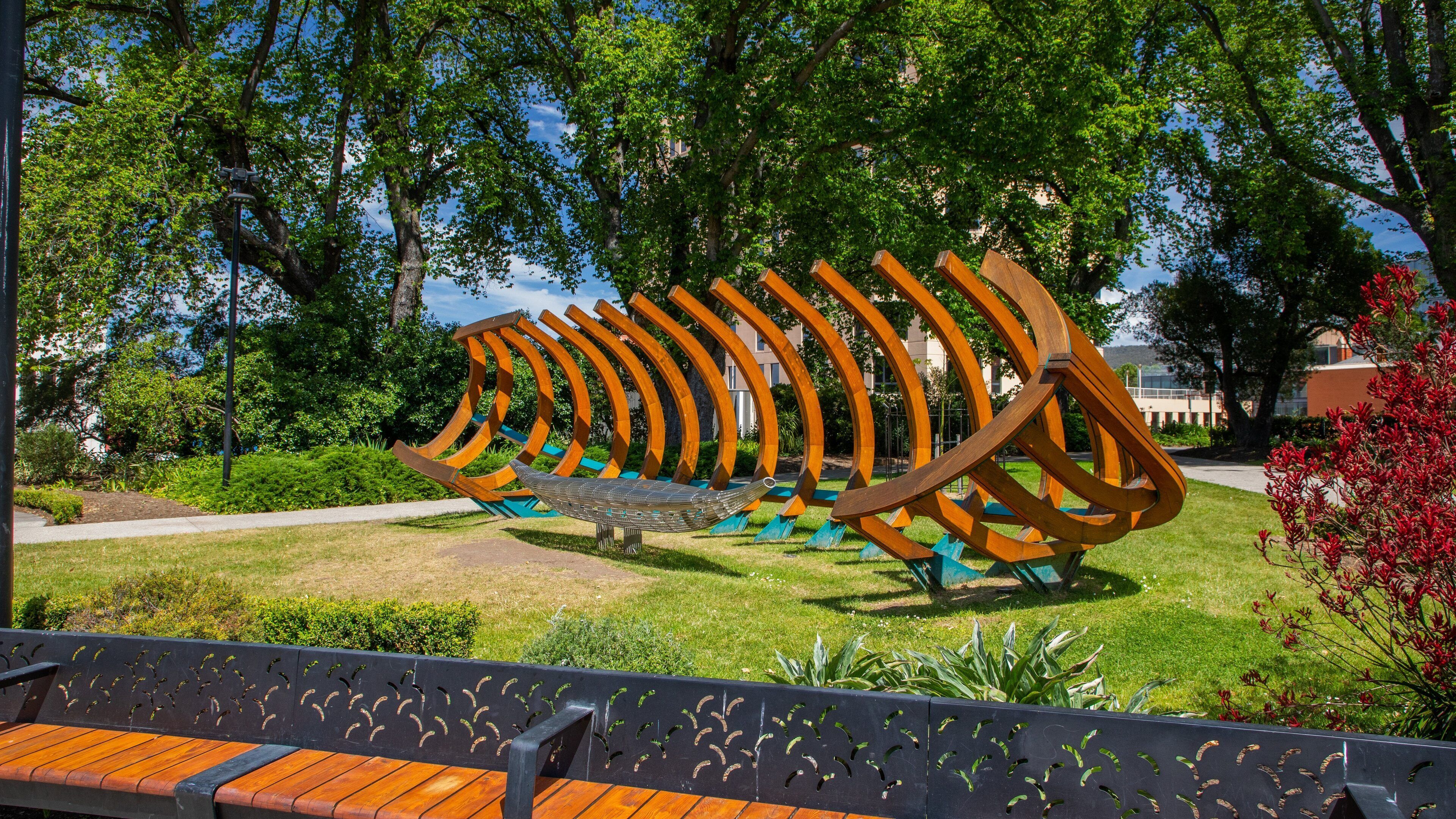 Franklin Square showing outdoor art and a park