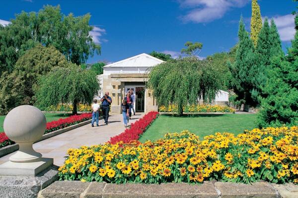 Royal Tasmanian Botanical Gardens mit einem Garten und Blumen