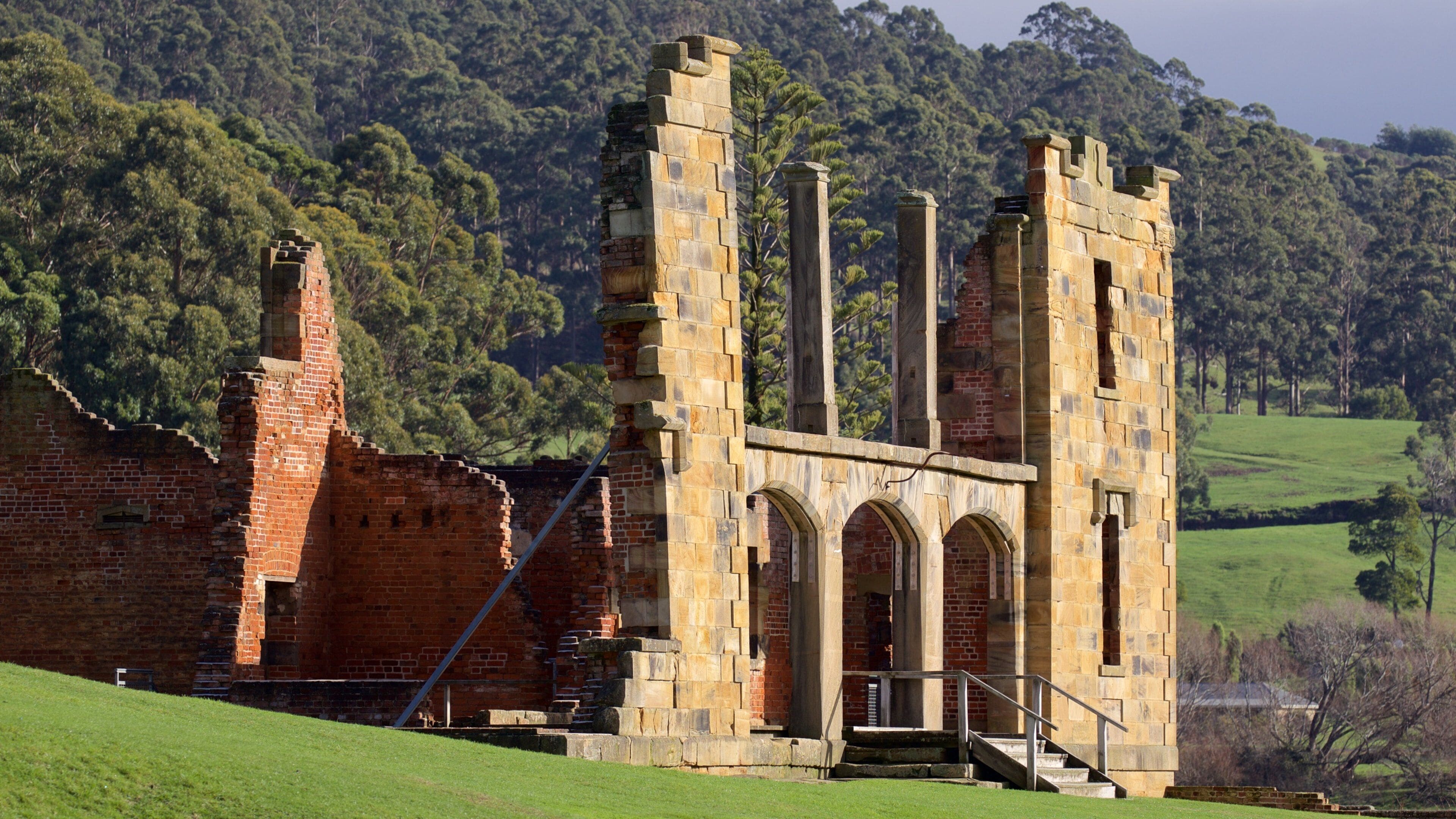 Port Arthur Historic Site featuring a castle, building ruins and heritage elements